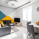 Yellow Old Town In Center- Brand New Apartamento Split