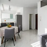 Yellow Old Town In Center- Brand New Apartamento *