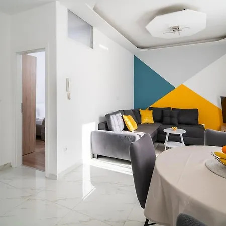 Apartment Yellow Old Town In Center- Brand New *