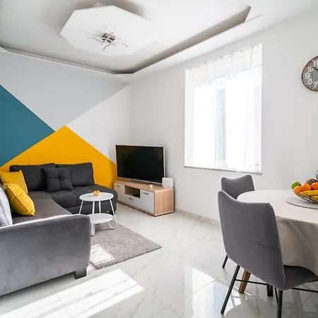 Yellow Old Town In Center- Brand New Apartment Split