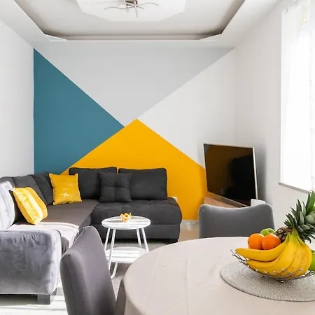 Apartment Yellow Old Town In Center- Brand New Split